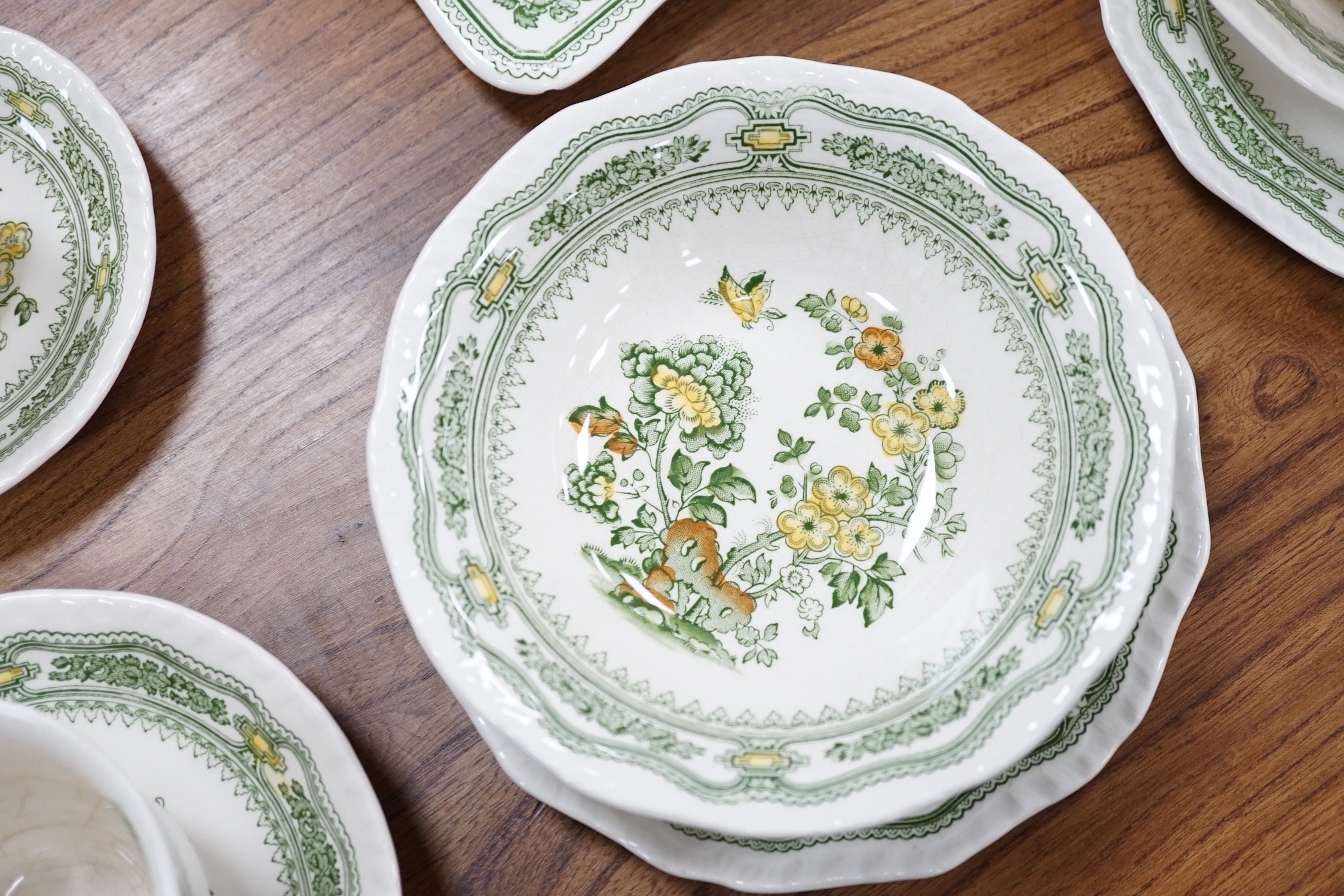 A complete Masons Ironstone Manchu pattern dinner service (settings for twelve persons), comprising twelve dinner plates, twenty-two dessert plates, twelve side plates, twelve soup dishes, twelve bowls, carrying plate, e
